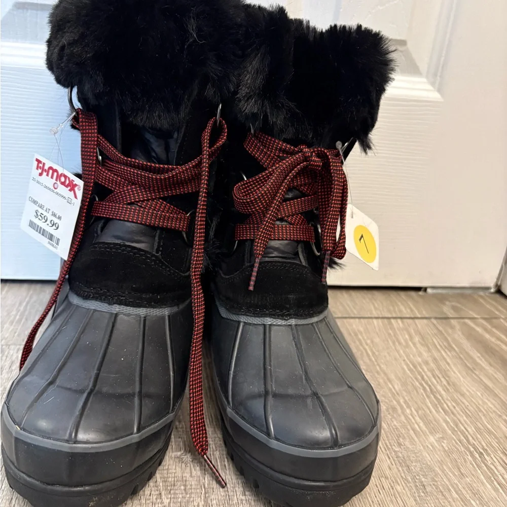 Canada Weather Gear Women's Black Winter Boots - Picture 2 of 4